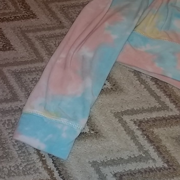 Tie dye long sleeve crop top with a hood - Picture 2 of 5